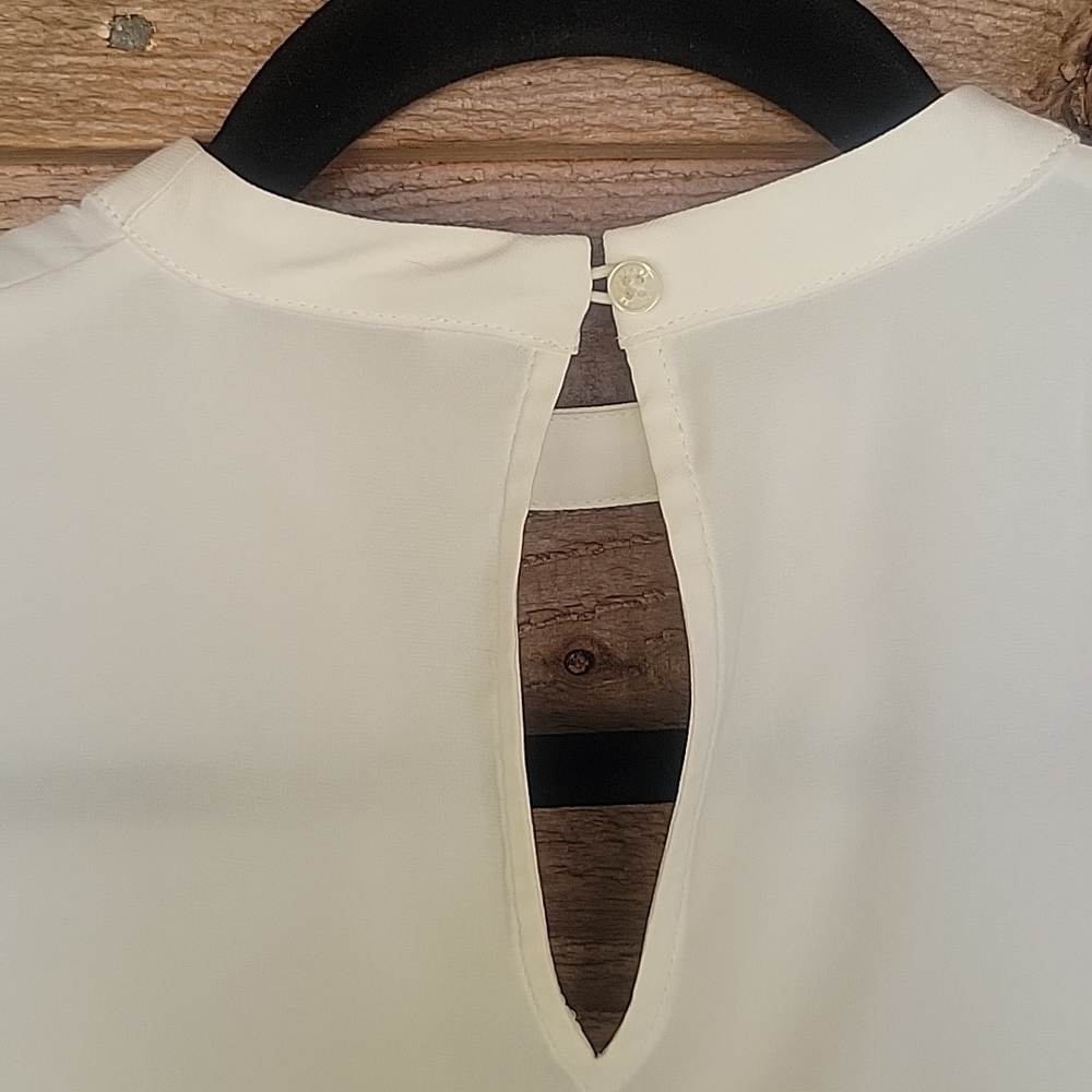 Express Cream Double V Neck Top Size XSmall - Picture 5 of 5